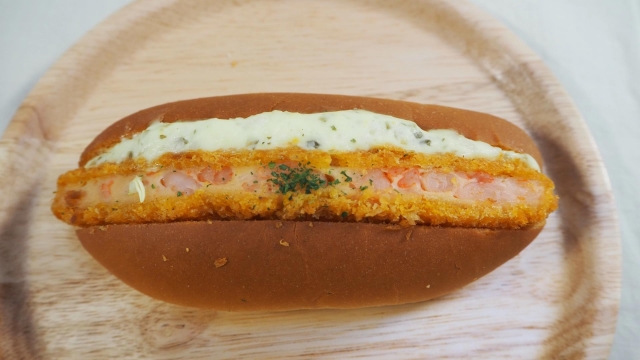 エビカツコッペ3本